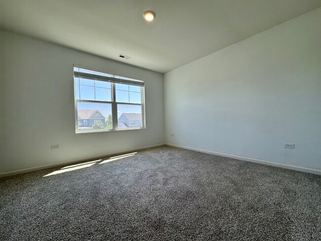 Building Photo - 13520 Carmel Blvd