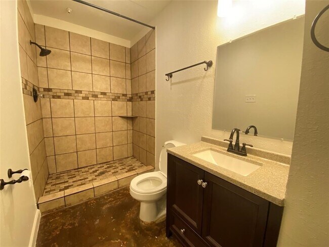 Building Photo - 1112 Lawrence St