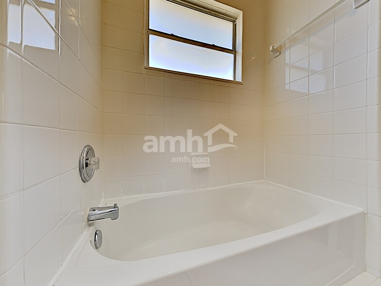 Building Photo - 240 Sweetbrier Branch Ln