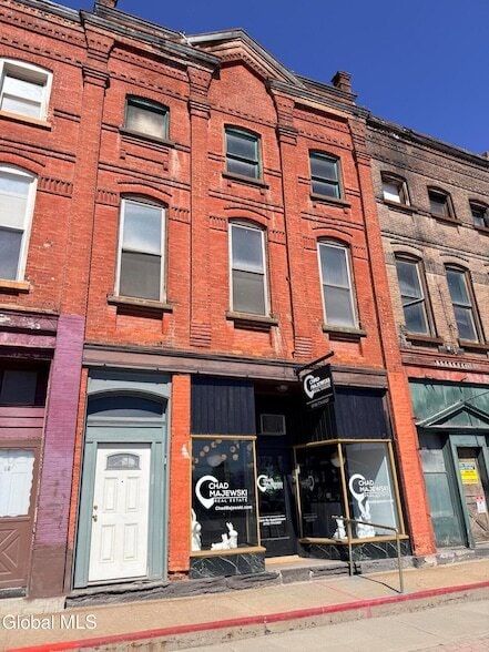 Building Photo - 10 W Main St