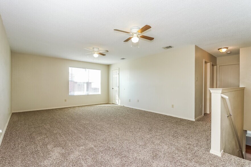 Building Photo - 300 Dakota Ridge Dr