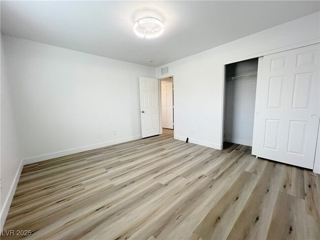 Building Photo - 8821 Steaming Thunder Ct