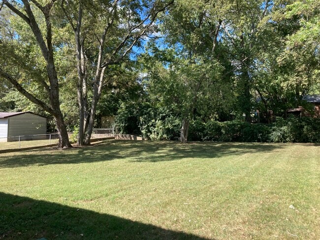 Building Photo - 212 Cedar Dr