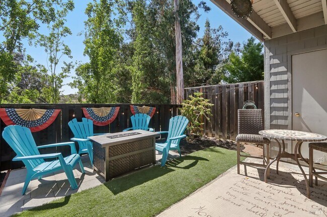 Building Photo - 900 Cambridge Dr