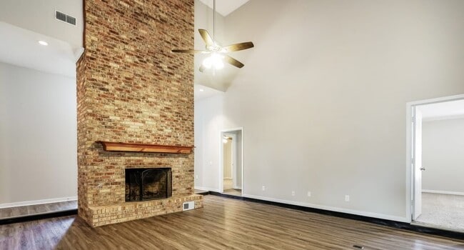 Building Photo - 17 Rotan Ct