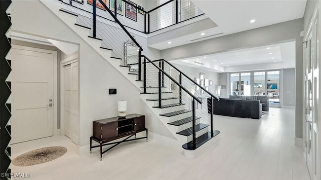 Building Photo - 739 5th Ave N