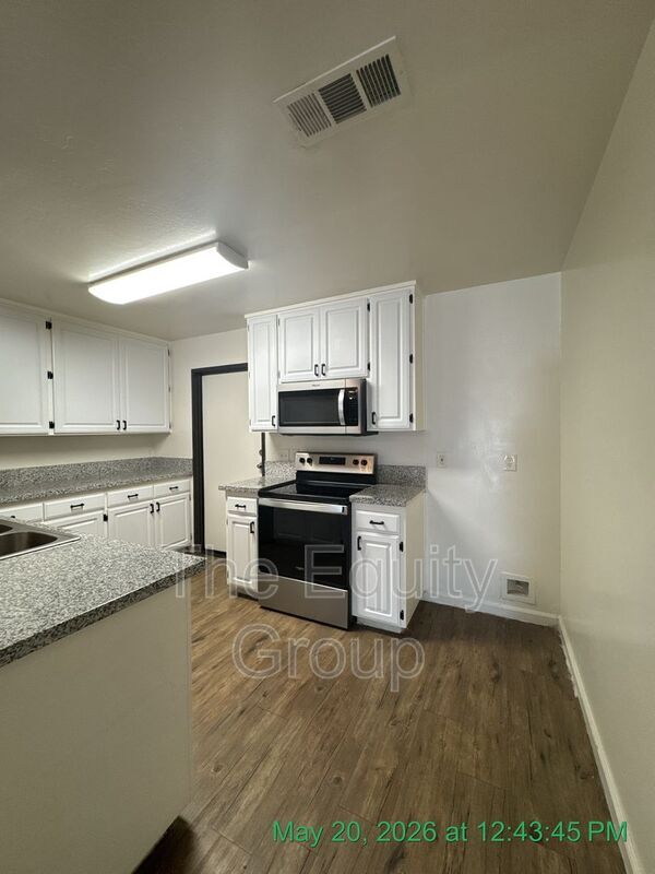 Building Photo - 407 N Park St