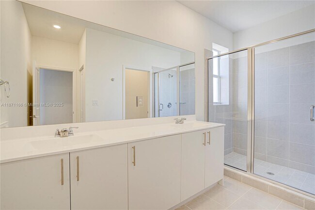 Building Photo - 2671 SE 24th Dr