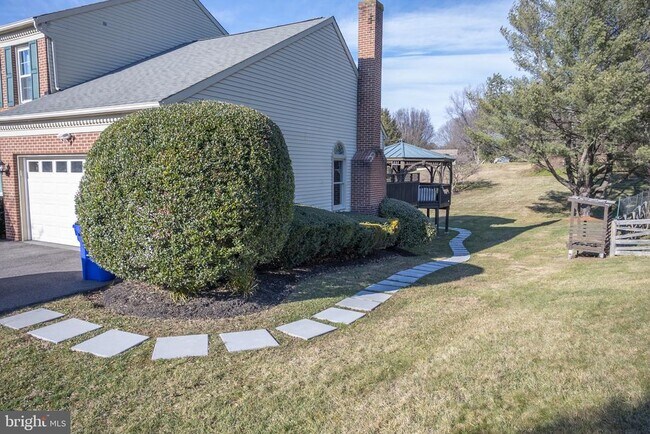 Building Photo - 2104 Steuben Way