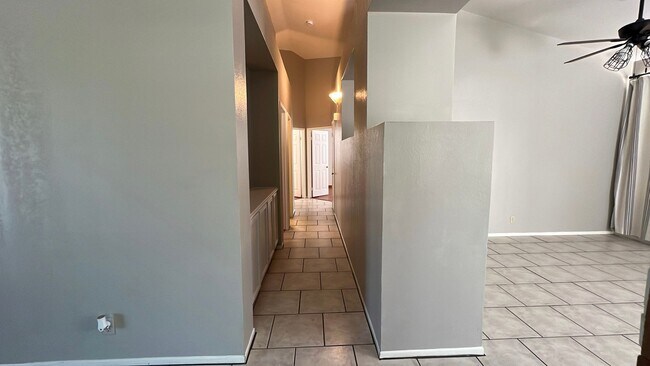Building Photo - West Palmdale Home