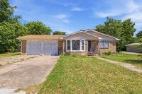 Building Photo - 313 E Woodrow Pl