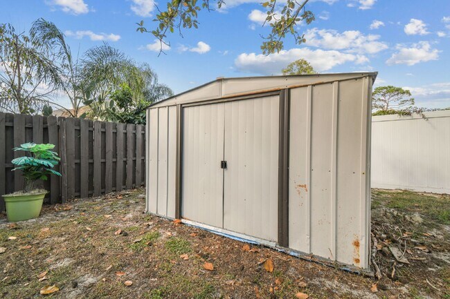 Building Photo - ***PRIVATE HEATED POOL*** Beautiful, Fully-Furnished 3-Bedroom Home Available April 1, 2026!   **...