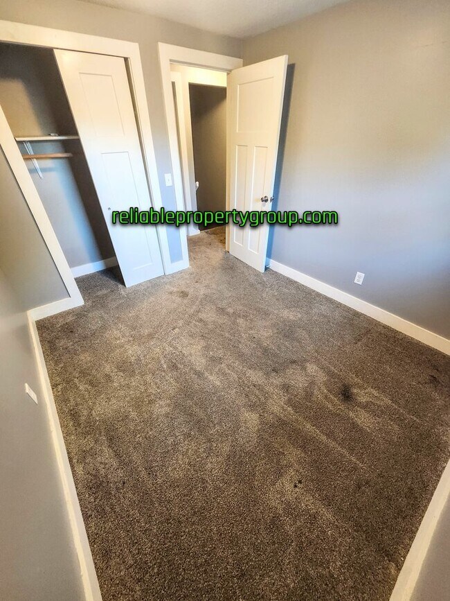 Building Photo - New Listing in Fort Wayne