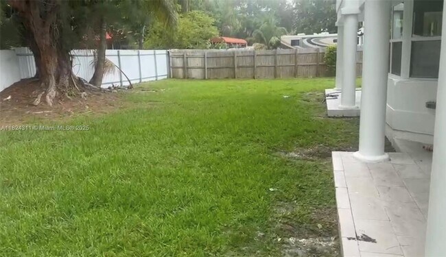 Building Photo - 18420 SW 77th Ct