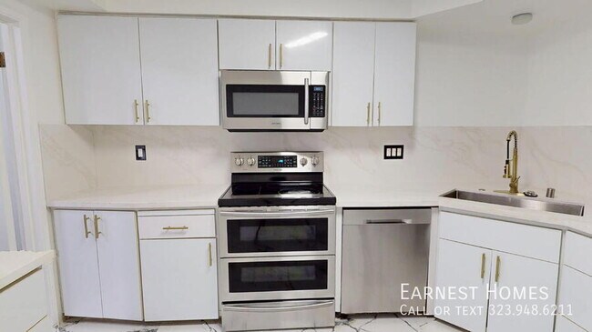 Building Photo - 14335 Huston St