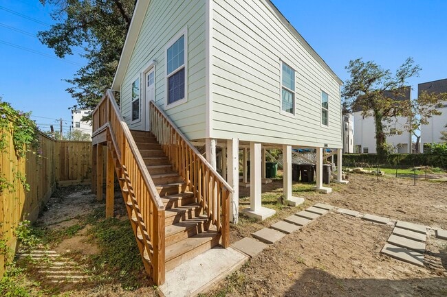 Building Photo - 1414 Shearn St