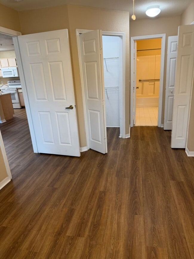 Building Photo - First Floor 2/2 in Gated Cypress Fairway !!