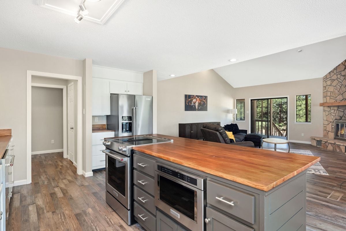 Building Photo - 104 Bogie Ln