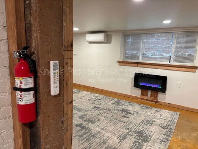 Building Photo - 1815 NW Hoyt St