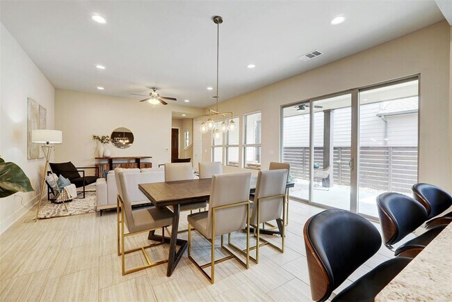 Building Photo - 1603 Arcilla St