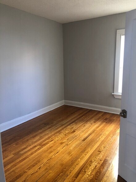 Bedroom - 65 Rowe Ave