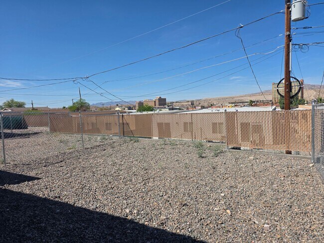 Building Photo - 195 Hacienda Loop