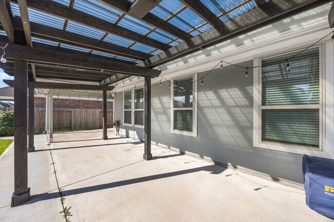 Building Photo - 31319 Horseshoe Meadow Bend Ln