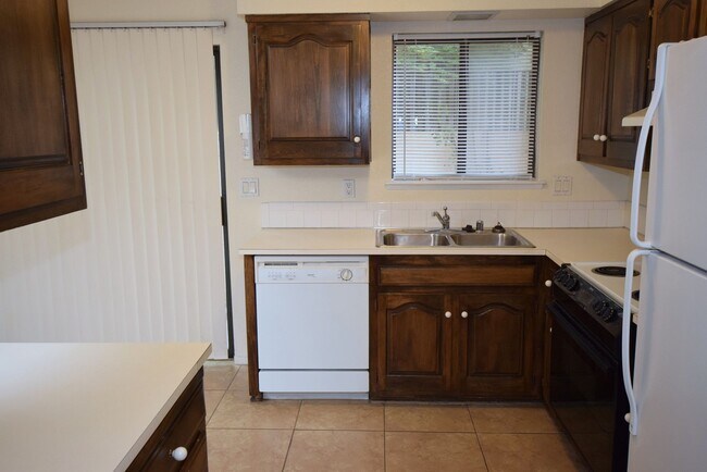 Building Photo - 6008 Quemado Dr NE