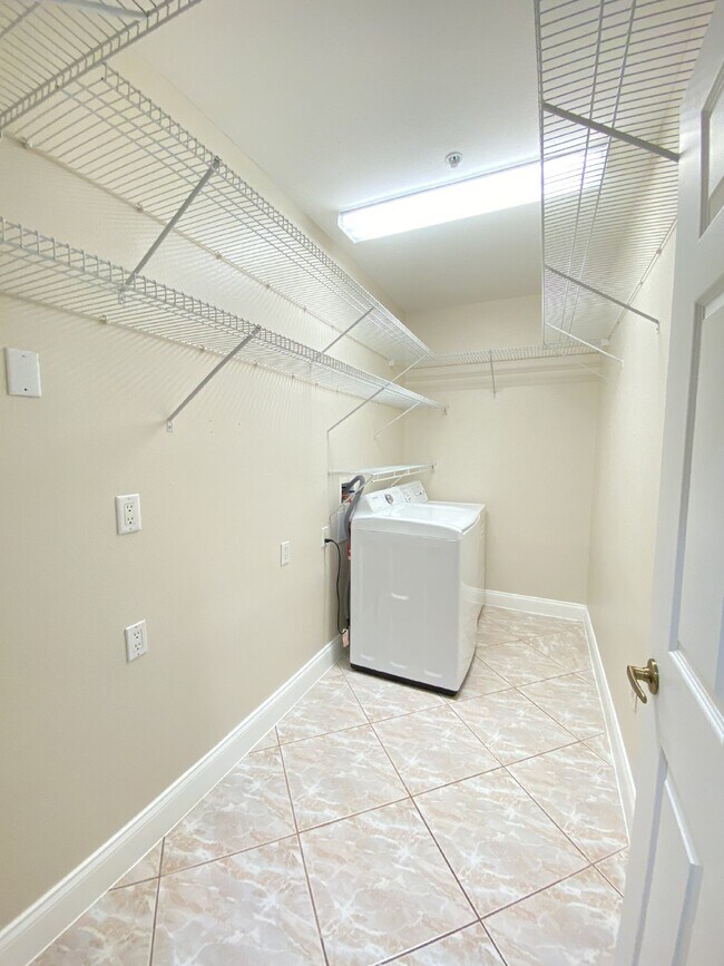 Building Photo - Minutemen