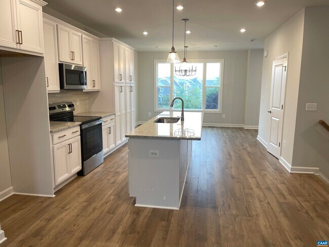 Building Photo - 5178 Golf Dr