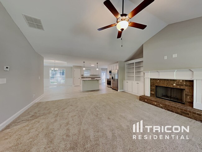 Building Photo - 487 Kinsley Wy