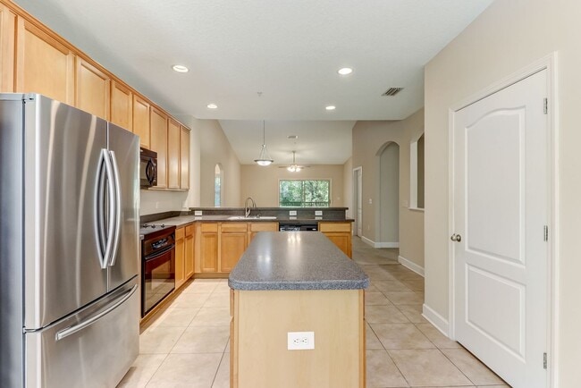 Building Photo - Beautiful 3BR/2BA Condo in Gated Stoney Creek – Close to Amelia Island