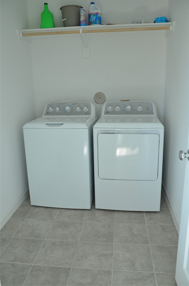 Building Photo - 9639 Lily Vis Ln