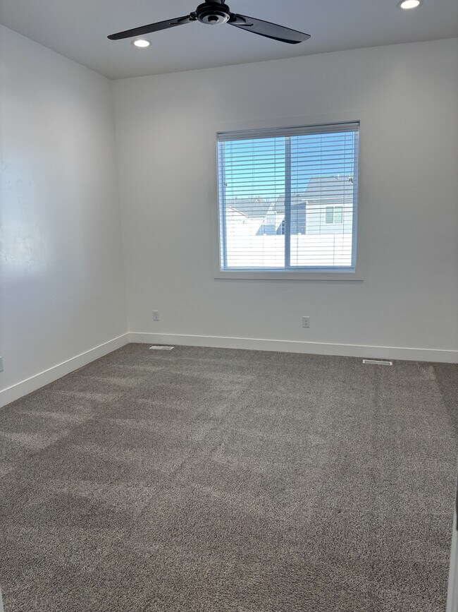 Building Photo - 187 Heaton Ln