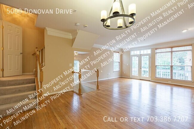 Building Photo - 5000 Donovan Dr