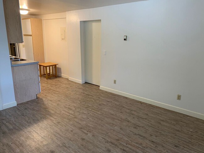 Interior Photo - 127