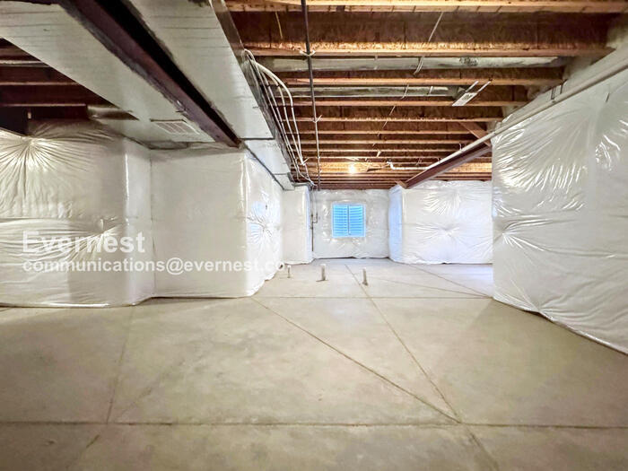 Building Photo - 10855 Hayloft St