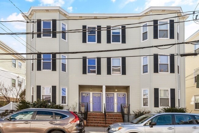 Building Photo - 250 Elm St