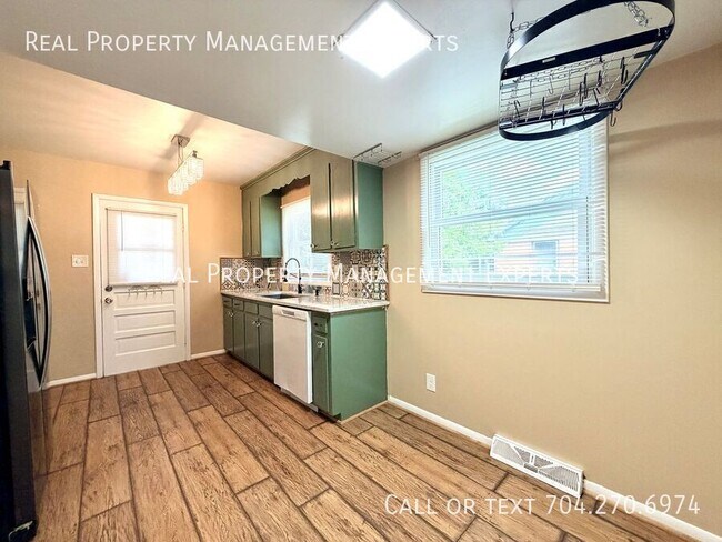 Building Photo - 4008 Irvington Dr