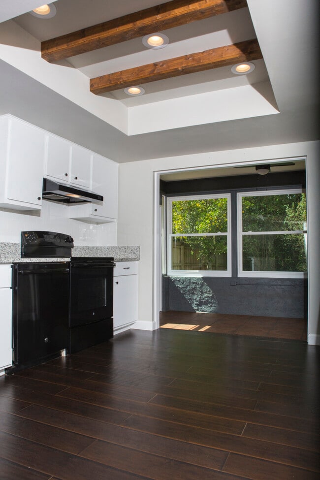 Building Photo - 1931 Tarpon Ct