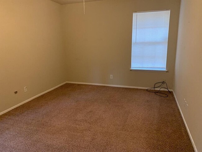 Building Photo - 1006 Poppets Way