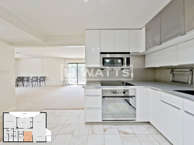Building Photo - Spacious 2-Bed, 2-Bath Condo at Regency Te...