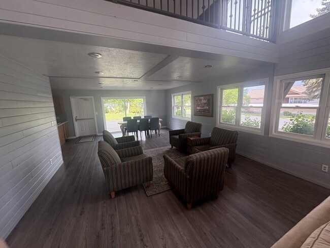 Building Photo - 1041 W Grindelwald Ct