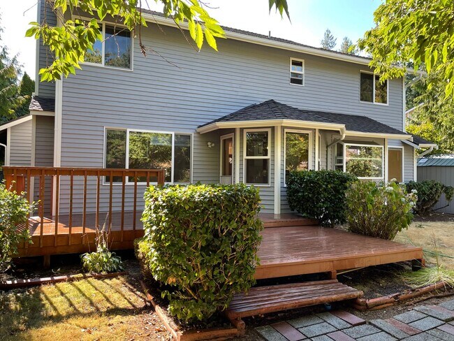 Building Photo - Beautiful Sammamish home on Quiet Street.