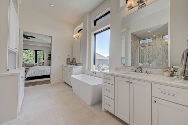 Building Photo - 1506 W 43rd St