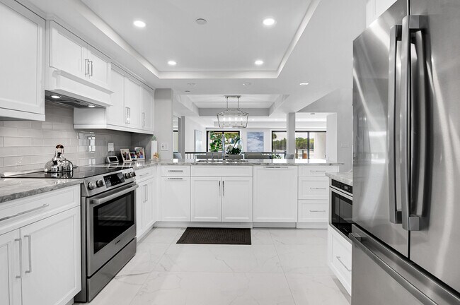 Building Photo - 4744 S Ocean Blvd