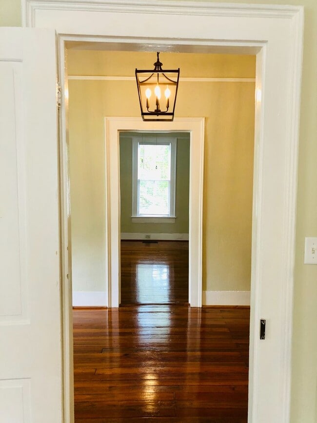 Building Photo - Plum Street-3 bedroom/2 bath home with large rocking chair front porch!