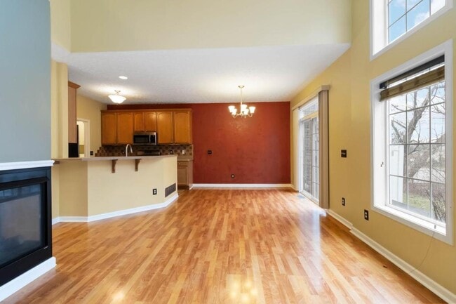 Building Photo - 5825 Crescent Ridge Dr