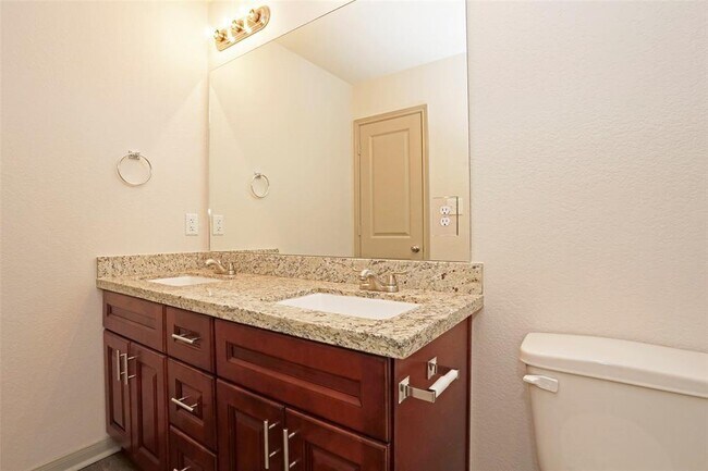 Building Photo - 897 E Semands St