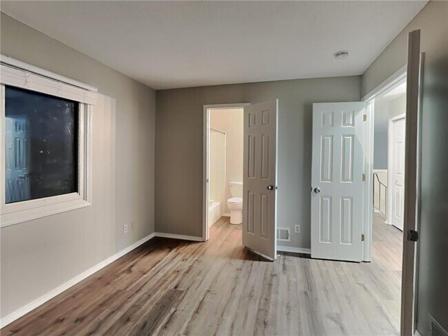 Building Photo - 6865 Buckingham Rd